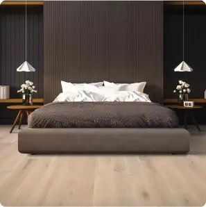 bedrooom light hardwood floors